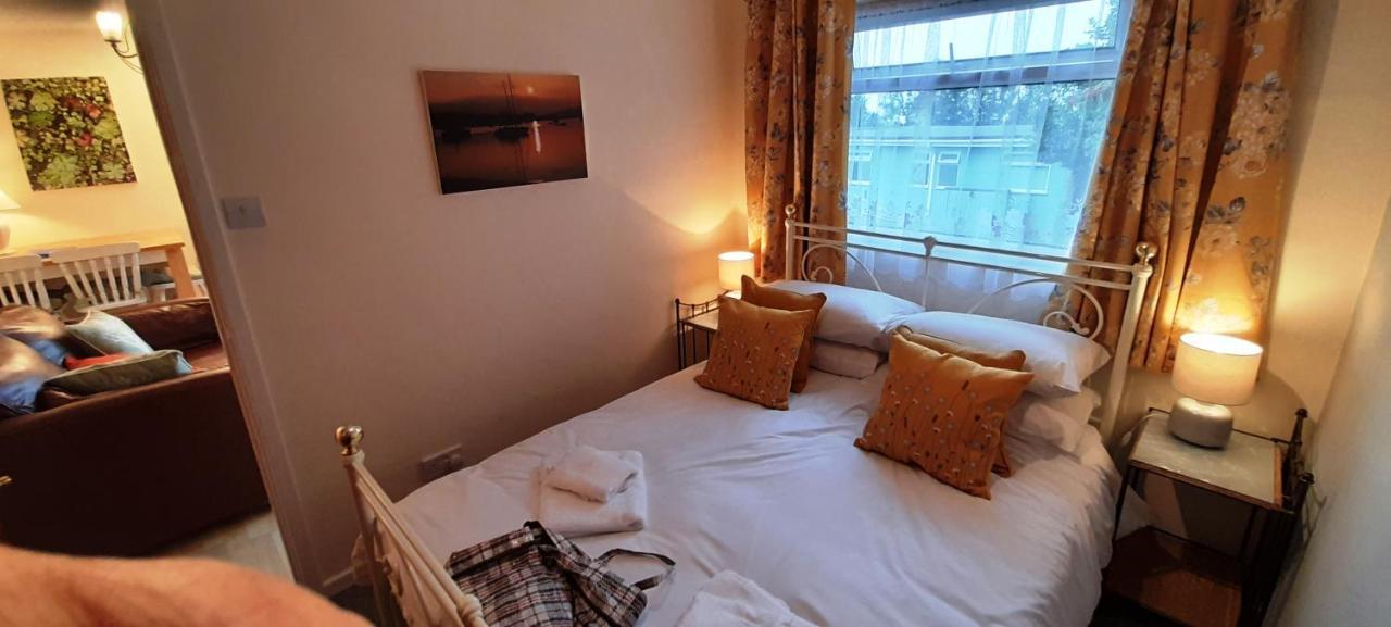 Sheena'S Dartmouth Chalets エクステリア 写真